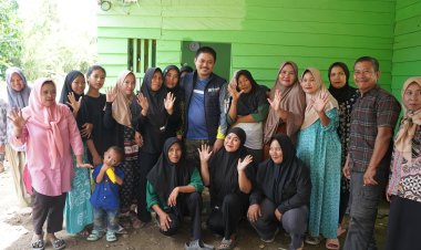 Usai Penanaman Cabai Di Desa Nelombu, Bupati Koltim Sapa Masyarakat Desa Lambotua Mowewe