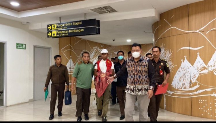 Tim Tabur Kejagung Berhasil Mengamankan DPO Terpidana Aris Asal Kejari Kabupaten Kupang Langsung Dijebloskan ke Penjara