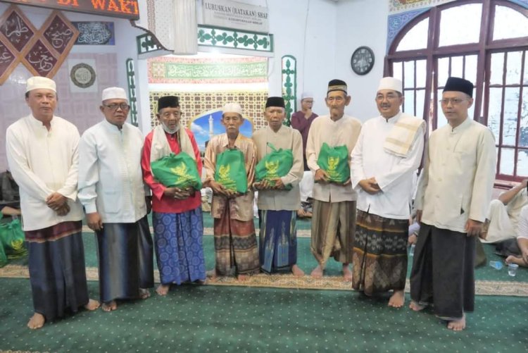 Bupati Tanjabbar Safari Subuh di Masjid Ridhwaniyah Kualatungkal