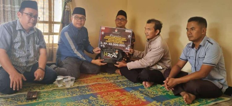 KPUD Mesuji Serahkan Santunan Rp.46 juta kepada Ahli waris Ketua KPPS 5 Desa Aji jaya kec Simpang Pematang Kab Mesuji Sulastri