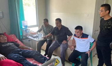 Mewakili Kapolres Oku, Kasat Intelkam Menjenguk Ketua KKPS 20 Kemalaraja Di Rumah Sakit