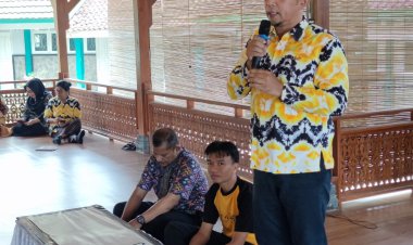 JELANG UJIAN RATUSAN SISWA DAN SISWI SMA NEGRI 3 METRO LAMPUNG ADAKAN DOA BERSAMA