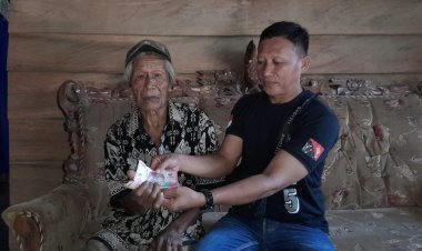 Upaya Percepatan Penghapusan Kemiskinan Ekstrim, Pemerintah Desa Ueesi Koltim Salurkan BLT-DD Kepada 15 KPM