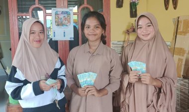 Menjelang Lebaran, Pemdes Tanggobu Konawe Salurkan BLT-DD kepada 25 KPM Dan Honor Kader Kesehatan