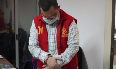 Penyerahan Barbuk Tahap II Tersangka HZ Dugaan Korupsi Dana Hibah TA 2021 di Koni Provinsi Ssumsel