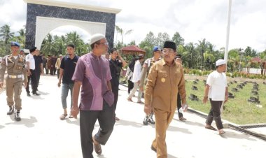 Dalam Rangka Persiapan Peresmian, Bupati Tanjabbar Tinjau TPU Desa Sialang