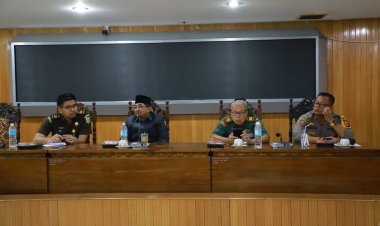 Bupati Tanjabbar Pimpin Rapat Penanganan Konflik Sosial