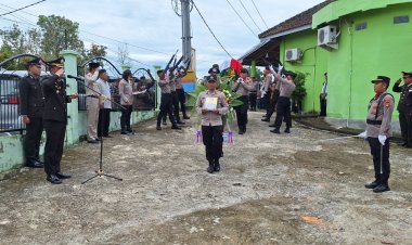 Kapolres Oku Pimpin Upacara Pelepasan Jenazah Alm Bripka Ibnu Sudarsih