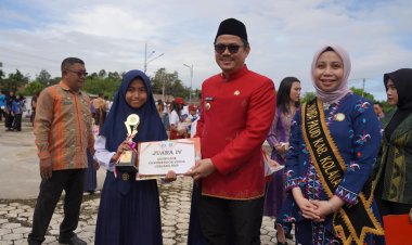 Di Hari Pendidikan Nasional, Bupati Koltim Serahkan Hadiah Lomba” Olimpiade Chrome Book Ceria”