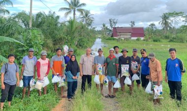 Peduli Terhadap Korban Banjir Di Kolaka Timur, Bupati Azis Salurkan Bantuan Sosial Disejumlah Wilayah