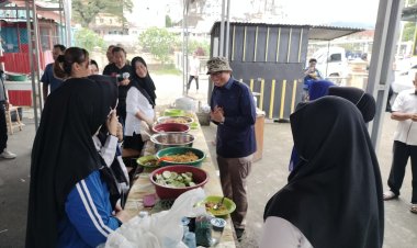 Kunjungan PJ Bupati OKU ke Dapur umum Korban banjir RSUD Ibnu Sutowo Baturaja