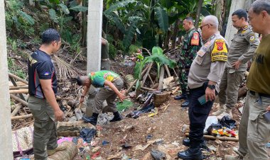 Pj. Kepala Desa Kadumanggu, Yoga, mengatakan akan bekerjasama dengan jajaran RT,RW setempat untuk membersihkan sampah di saluran irigasi tersebut.