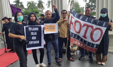 Koalisi Penyelamat Pilar Demokrasi di Jambi Demo Tolak RUU Penyiaran