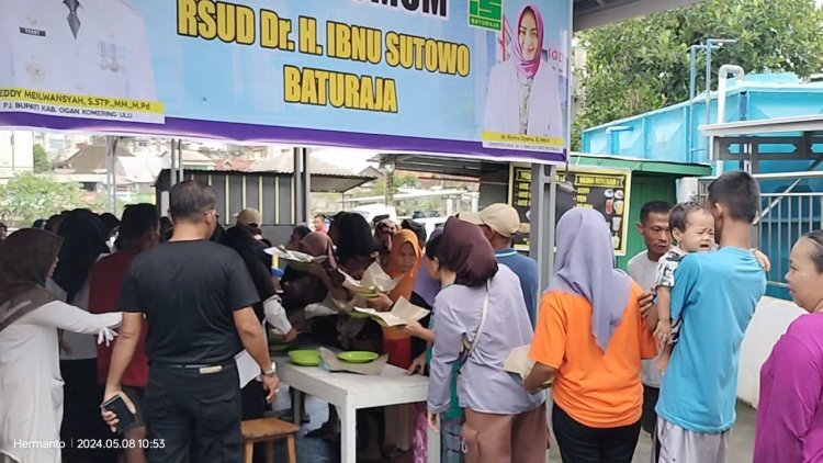 Dapur Umum RSUD Ibnu Sutowo Baturaja   Makanan dan minuman gratis buat korban banjir