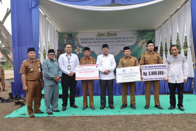 Hadiri Halal Bihalal di Kecamatan Bram Itam, Bupati Akan Menaikan Gaji Aparat Desa