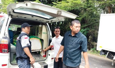 Sahabat Teddy Mengantarkan Jenazah Warga Jl. Dogan Gotong Royong Kemalaraja Ke Permakaman