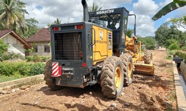 Kembali Benahi Jalan Lingkungan Di Ladongi, Bupati Koltim Jelaskan Hal Ini