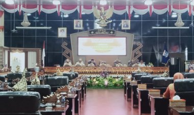 Dalam Rangka Memperingati Hari Jadi Kota Metro Ke 87, Dewan Perwakilan Rakyat Daerah Kota Metro Menggelar Rapat Paripurna Yang Berlangsung Di Ruang Sidang DRPD