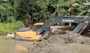 Cegah Pendangkalan Sungai di Ladongi, Bupati Azis Perintahkan Pengerukan