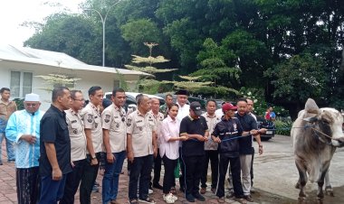 Presiden Terpilih 2024 Prabowo Subianto salurkan puluhan hewan kurban di Babakan Madang