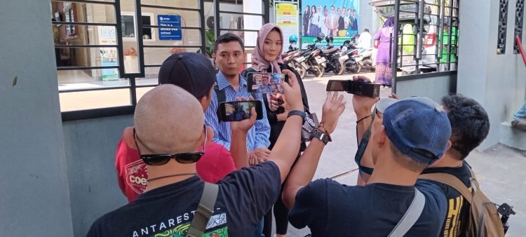 Orang Tua Yang Tinggal Berdekatan Dengan SMAN 3 KOTA Bogor Mendatangi Sekolah