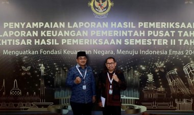 Bersama Ketua DPRD, Bupati Tanjabbar Hadiri Penyerahan LHP LKPP 2023