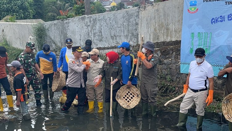 Memperingati Hari Lingkungan Hidup Sedunia 2024, Kapolres Garut Bersama Forkopimda Mengadakan Kegiatan Aksi Bersih Sungai Cikendi