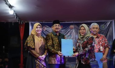 Bupati Hadiri Acara Tanjabbar Berbatik Dalam Rangkaian HUT Tanjabbar Ke-59 dan HUT-RI Ke-79