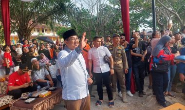 Bupati Lepas Lomba Panjat Pinang Dalam Rangka HUT RI Ke-79 dan Hari Jadi Tanjabbar Ke-59
