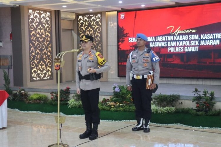 Kapolres Garut  Memimpin Upacara Sertijab Pejabat Utama  Di Aula Mumun Surachmaan Polres Garut.