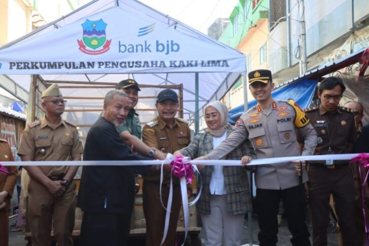 Launching Relokasi Sementara PKL Di Pasar Baru Di Hadiri Oleh Kapolres Garut