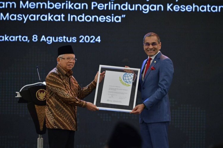 Wapres Ma'ruf Amin Berikan Penghargaan UHC Awards Kepada 493 Kepala Daerah 