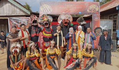 Sambangi Hajatan Warga Jawa Dan Sunda Di Ladongi, Bupati Azis : Jaga Persatuan Jelang Pesta Demokrasi