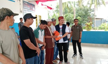 Hadiri Panen Raya Sawit Di Lambandia, Bupati Azis Sampaikan Ini