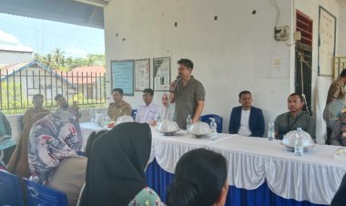 Bupati Azis Didampingi Ketua PKK Koltim Hadiri Penyuluhan Pinjaman Online Di Kelurahan Welala