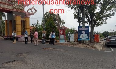 Pemerintah Daerah Kabupaten Way Kanan BAPPEDA Melaksanakan Kegiatan Bersih-bersih 