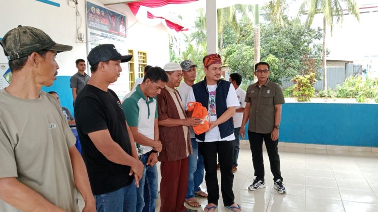 Hadiri Panen Raya Sawit Di Lambandia, Bupati Azis Sampaikan Ini