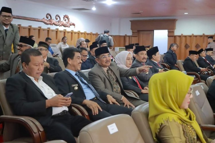 Bupati Tanjabbar Hadiri Rapat Paripurna DPRD Provinsi Jambi Pengucapan Sumpah Anggota Dewan Periode 2024-2029