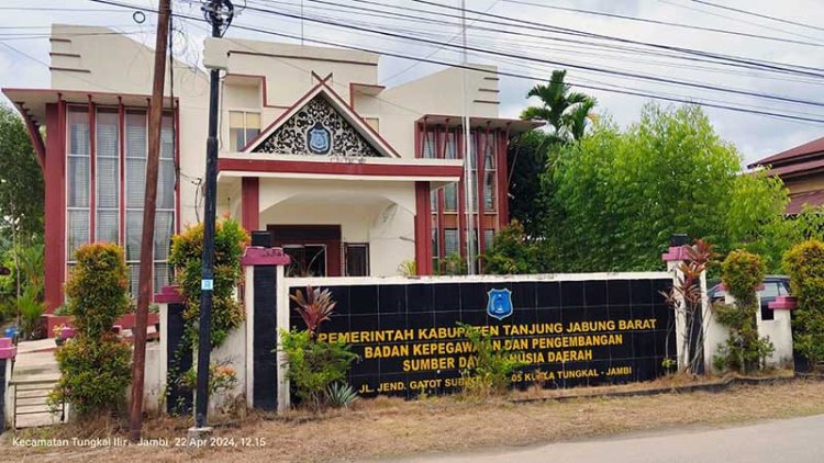 Berdasarkan Pengumuman Hasil Seleksi Administrasi CPNS Kabupaten Tanjung Jabung Barat, Dari 3.738 orang Pelamar sebanyak 1041 orang dinyatakan Tidak Memenuhi Persyaratan (TMS)