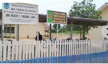 Diduga Oknum Guru SMKN 1 Tanjung Lubuk Kabupaten OKI Rampas Hp Siswa Bikin Orang Tua Murid Berduka