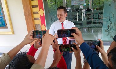 Bawaslu Kota Metro Terkesan Memaksan Calon Paslon Nomor 2 Qomaru zaman.