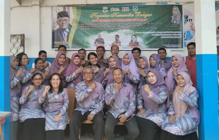 Warkshop Komunitas (KOMBEL) Untuk Pemanfaatan Teknologi Pembelajaran SMK Negeri 4 Tanjung Jabung Barat