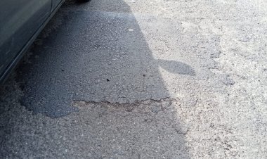 Baru Beberapa Bulan Dikerjakan Jalan Provinsi Lintas Komring Kabupaten Oku Timur Sudah Banyak Yang Rusak