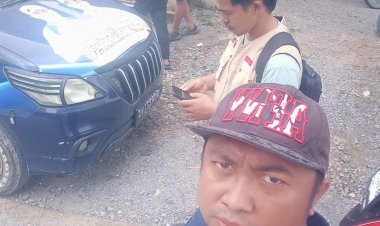 Mentang-mentang Dukung Petahana Tohak Sok Berwenang Berkeliling Pakai Stiker Kampanye