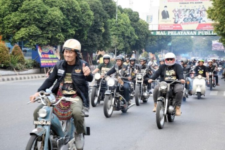 Pawai Kendaraan Mobil dan Motor Antik Ikut Meriahkan Hari Jadi Kota Metro ke-87