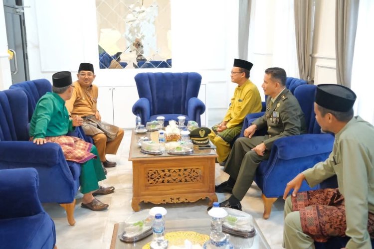 Bupati Tanjab Barat Hadiri Rapat Paripurna HUT Ke-76 Kabupaten Batanghari