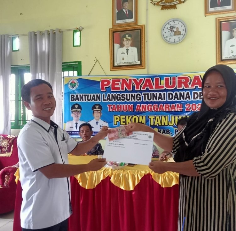 PEMERINTAH PEKON TANJUNG JATI KECAMATAN LEMONG KABUPATEN PESISIR BARAT MENYALURKAN BANTUAN LANGSUNG TUNAI TAHAP 2 TAHUN 2024