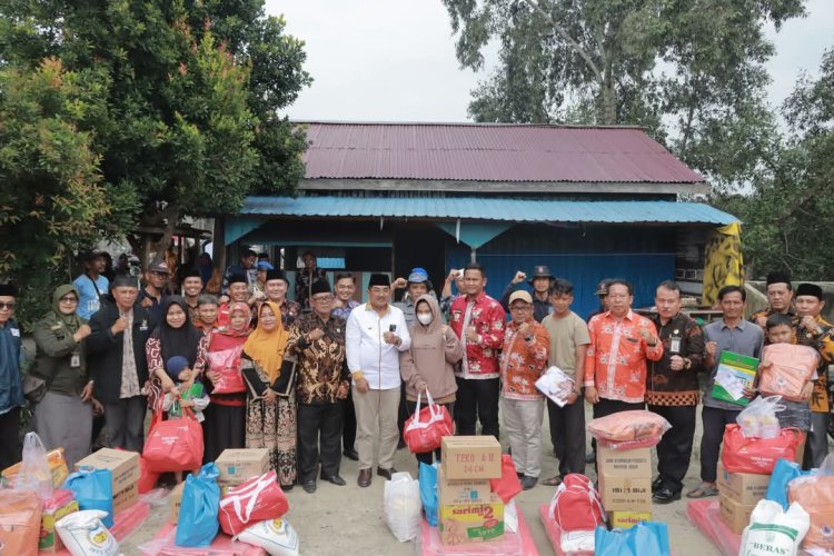 Bupati Anwar Sadat Salurkan Bantuan untuk Korban Kebakaran di Jalan Harapan