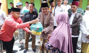 *Bupati Tanjung Jabung Barat Gelar Safari Ramadhan, Bagikan Bantuan Sembako dan Dana untuk Masjid