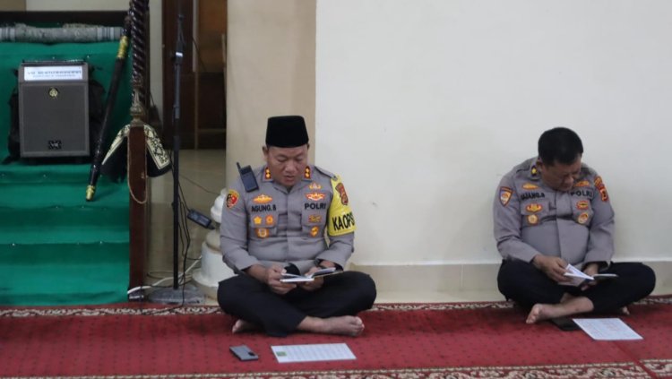 Kapolres Tanjab Barat Gelar Pengajian Rutin, Perkuat Keimanan dan Moral Personel